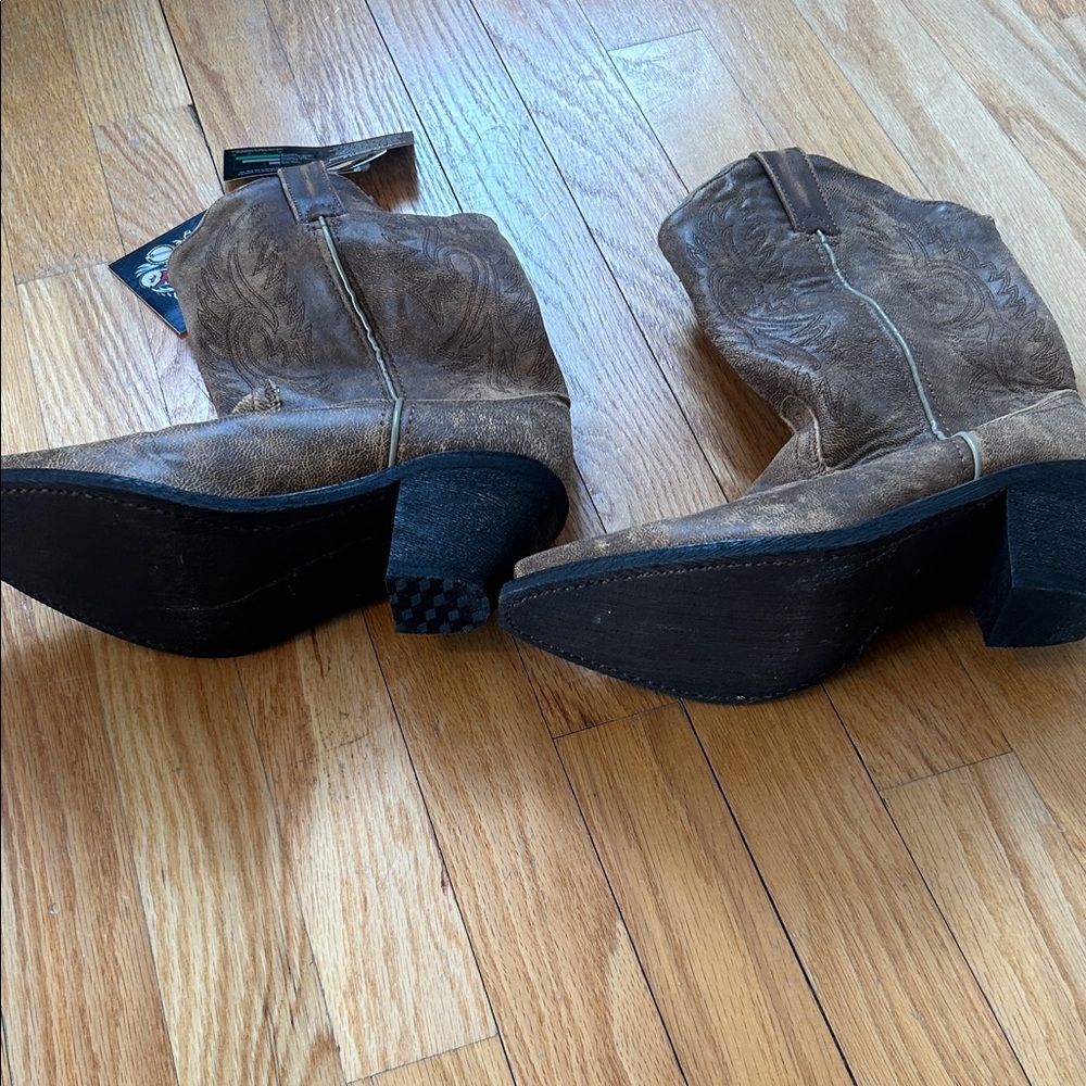 Rustic Tan Western Boots - Picture 4 of 7